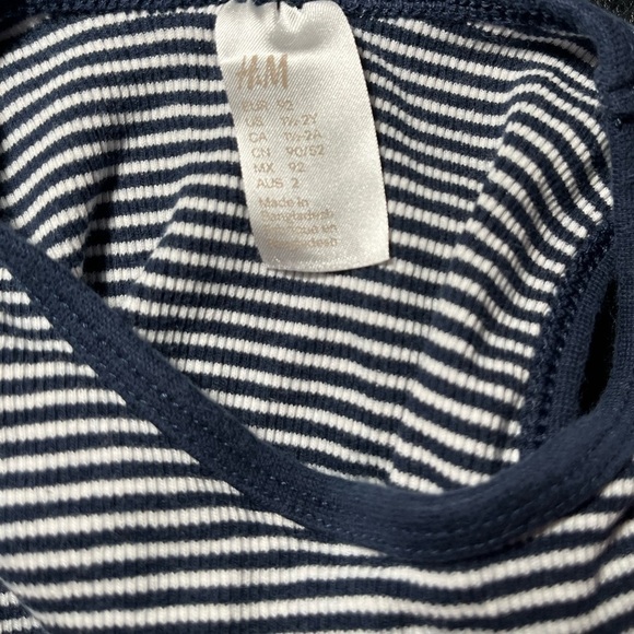 4/$20 H&M Navy Blue Striped  Onesie 2T - Picture 5 of 5
